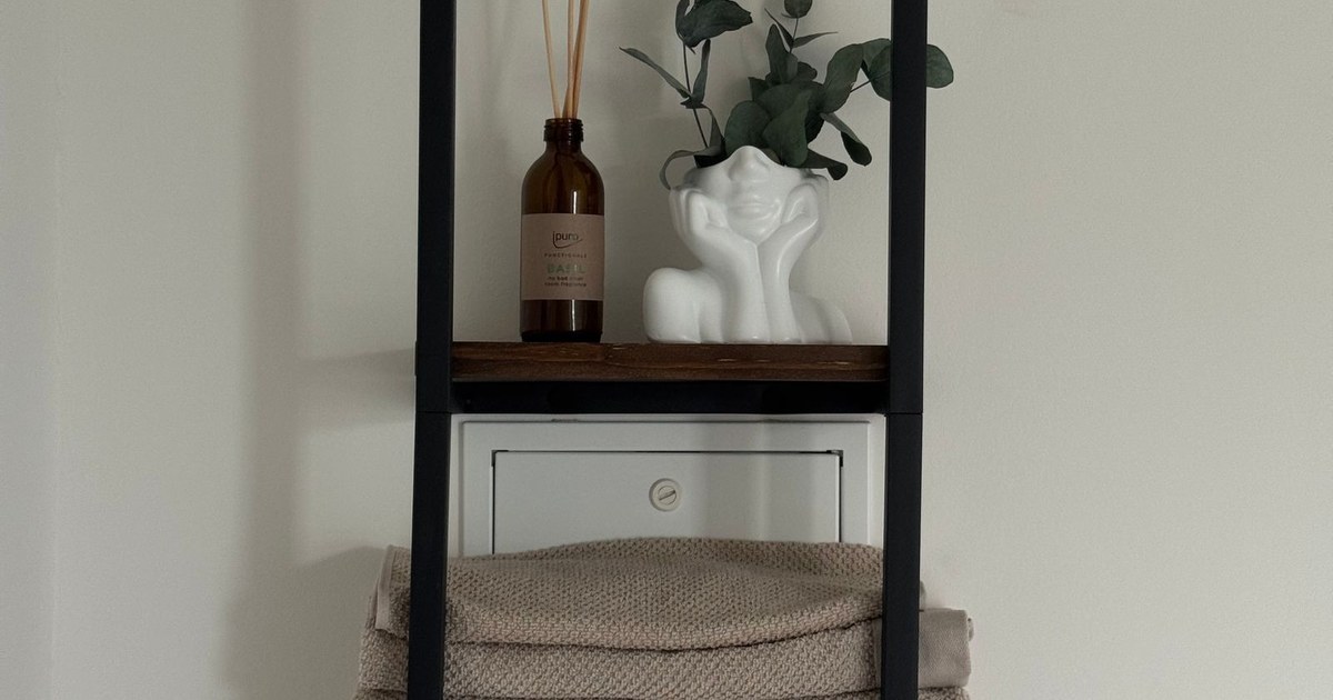 Stylish bathroom shelf in Berlin featuring modern decor and towels.
