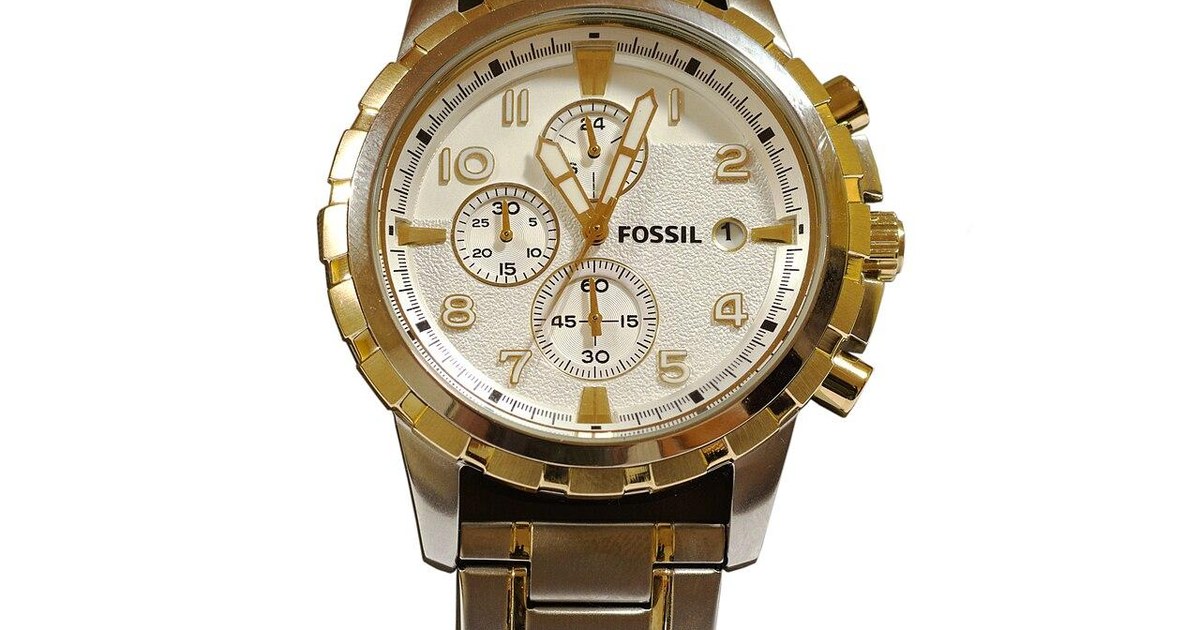 Analog wristwatch with a gold-tone case and metal bracelet